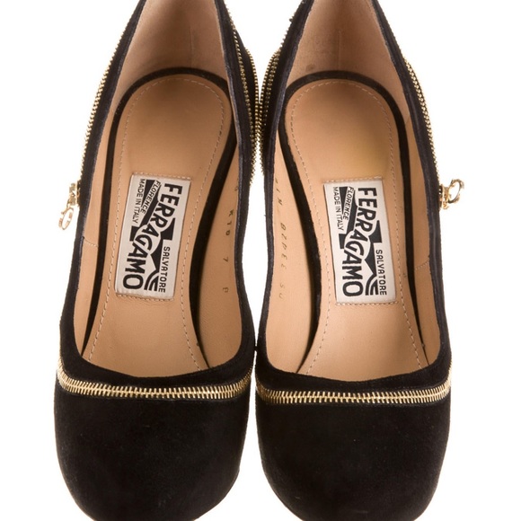 Salvatore Ferragamo Shoes - EUC Ferragamo Pumps